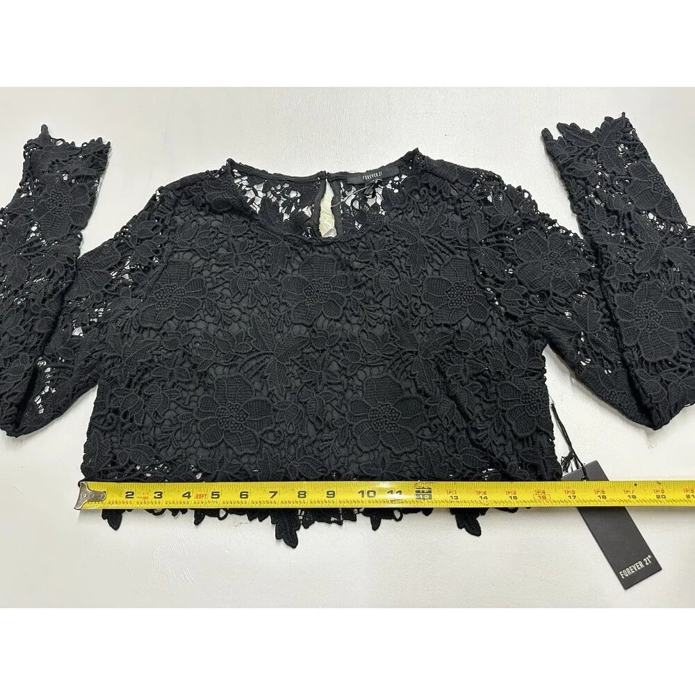 Forever 21 women size M black crochet long sleeve crop top